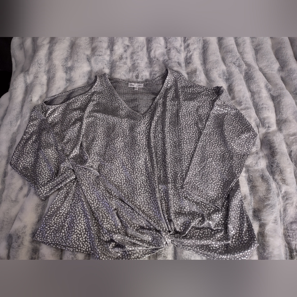 Stem & Vine/Silver Sequin Cold ShoulderTop/Size 3XLg (Womens)